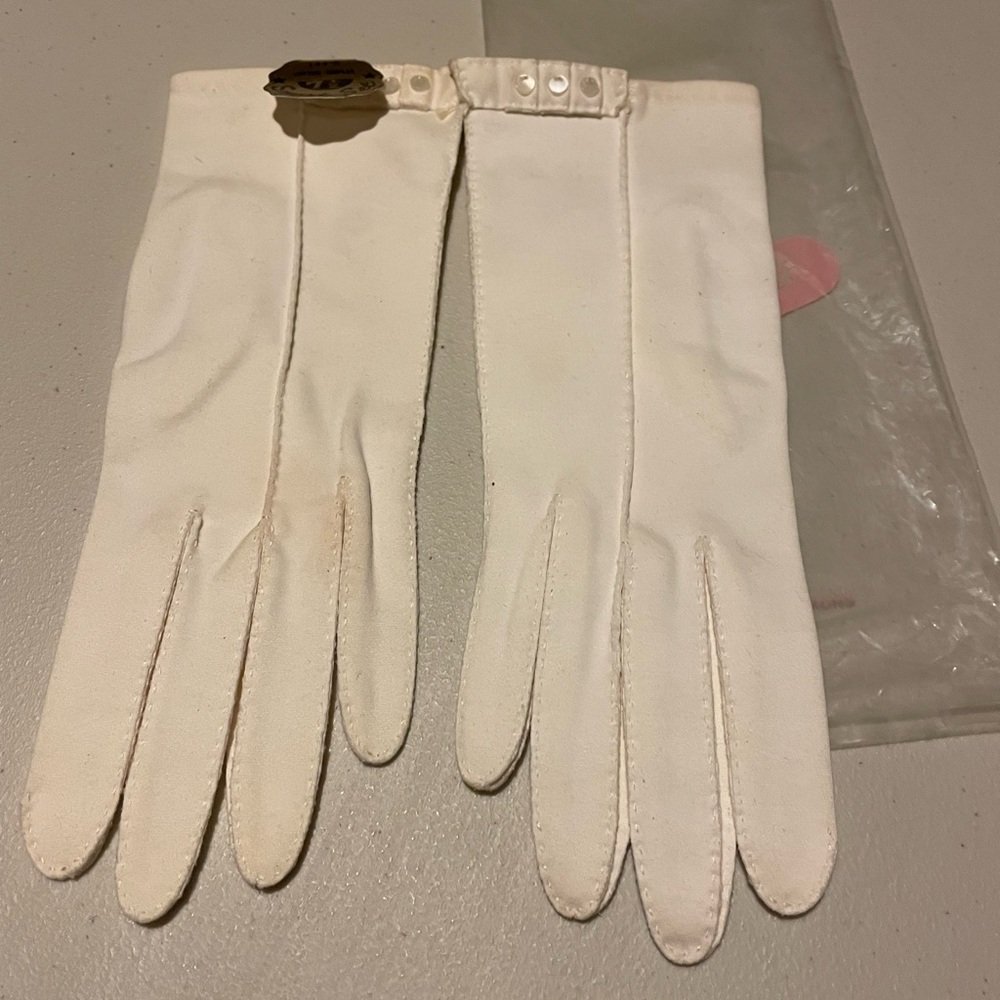 Elegant Vintage White Women's Gloves